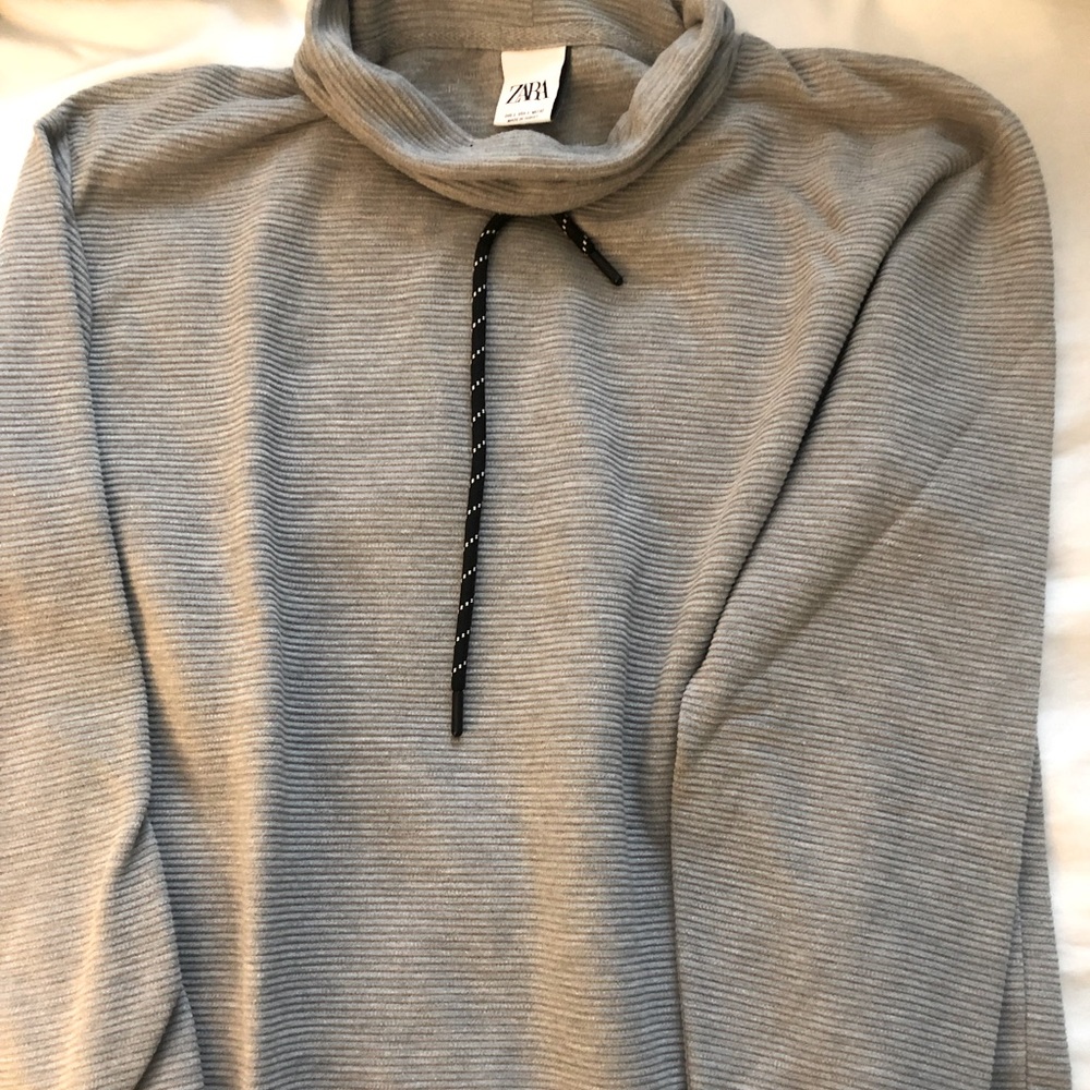 Barely worn Zara mens mock neck pullover. Sz. L